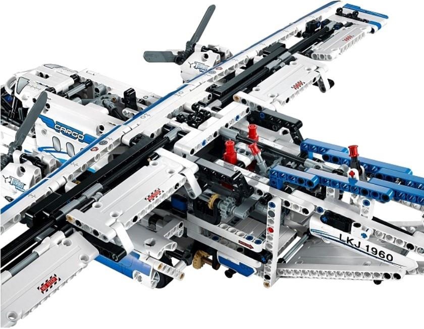 Конструктор LEGO Technic Грузовой самолет 42025 фото 1